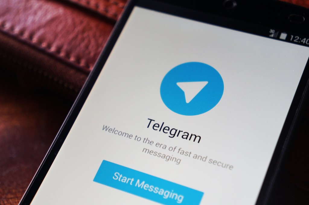 Layar ponsel menampilkan aplikasi Telegram.