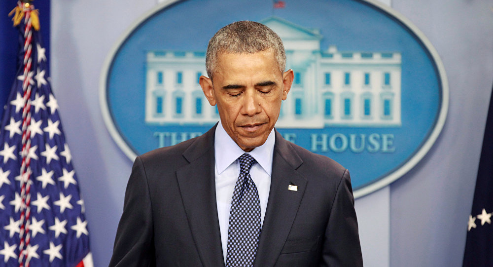 Barack Obama berbicara di podium Gedung Putih.