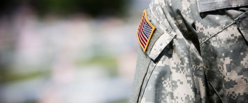 Lencana bendera Amerika pada seragam militer.