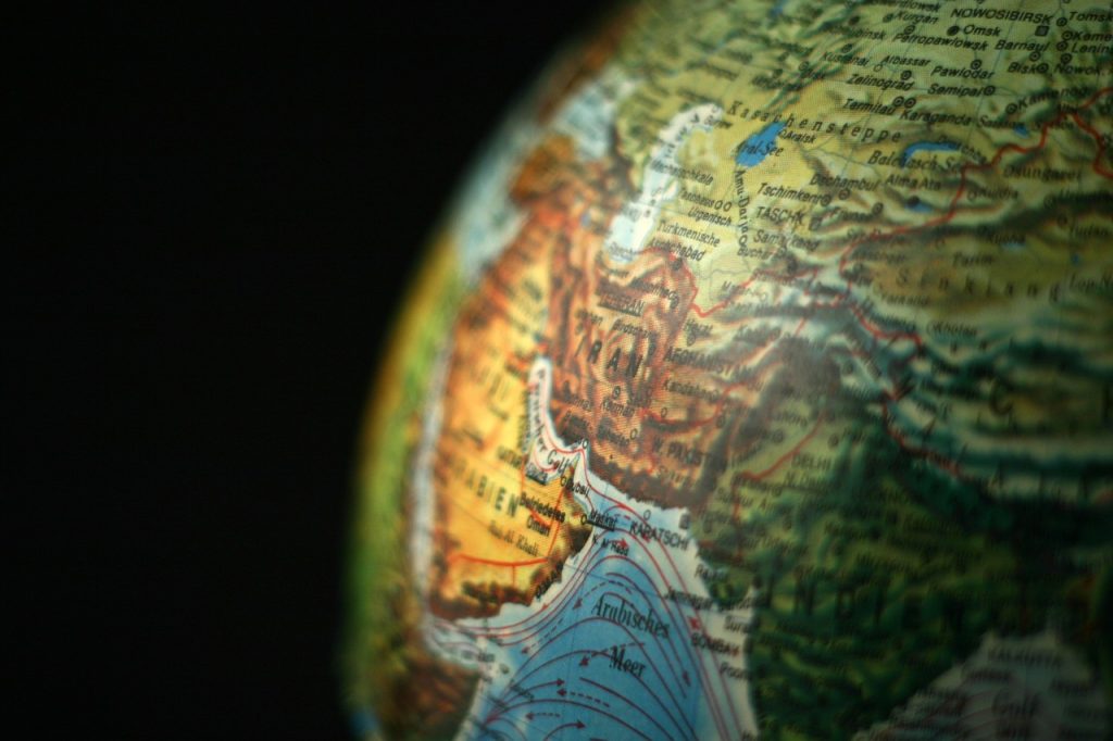 Globe dengan nama-nama wilayah Timur Tengah.